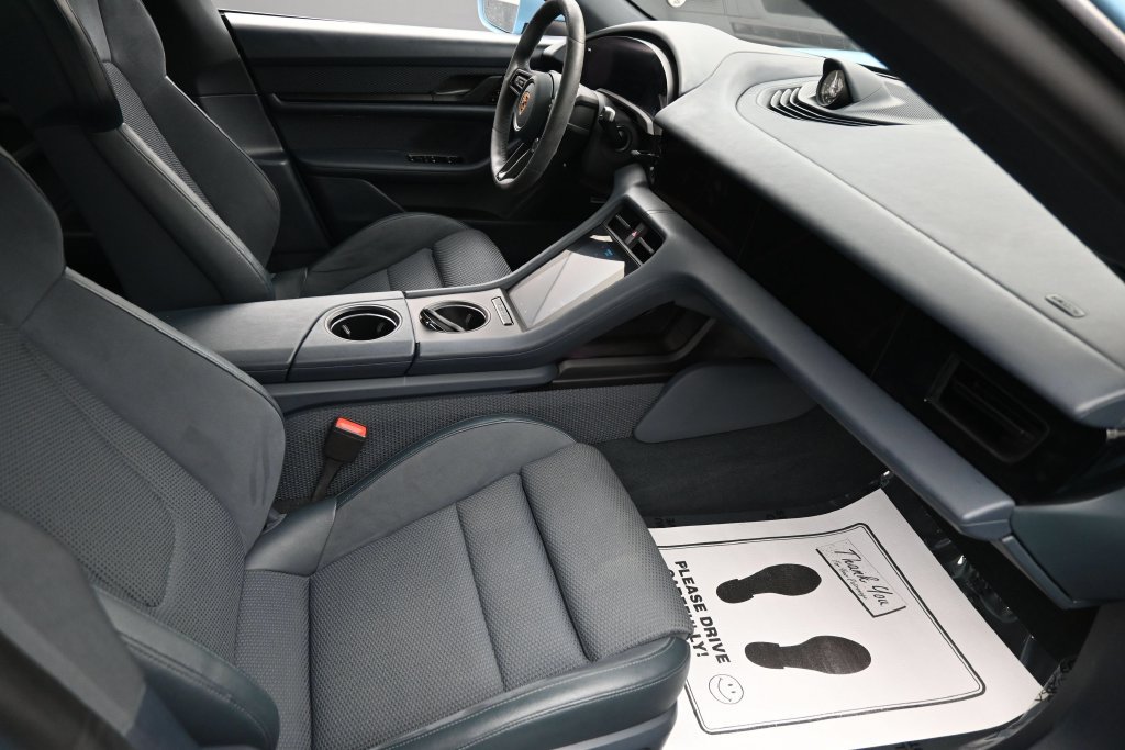 Used 2021 Porsche Taycan RWD image 28