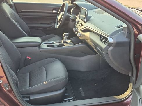 Used 2025 Nissan Altima 2.5 SV FWD image 30