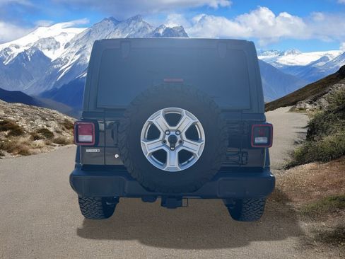 Used 2018 Jeep Wrangler Unlimited Sport S image 4