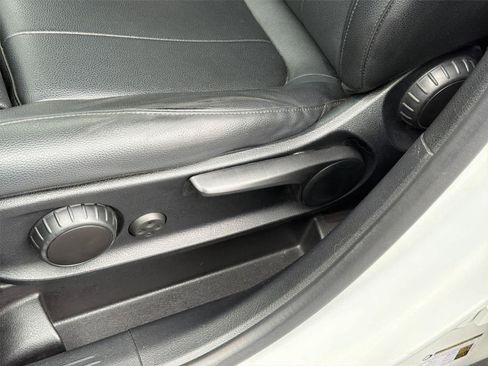 Used 2022 Mercedes-Benz GLB 250 image 24