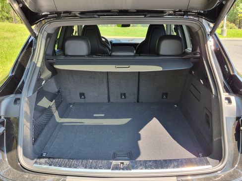Certified 2024 Porsche Cayenne AWD/4WD image 21