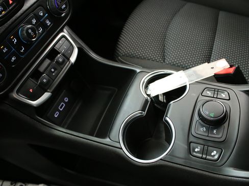 Used 2023 GMC Terrain SLE w/ Driver Convenience Package FWD image 19