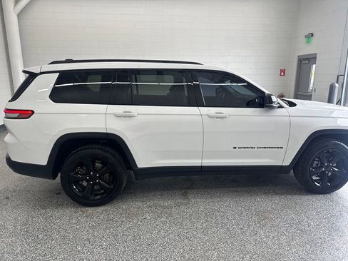 Used 2024 Jeep Grand Cherokee L Altitude AWD/4WD image 6