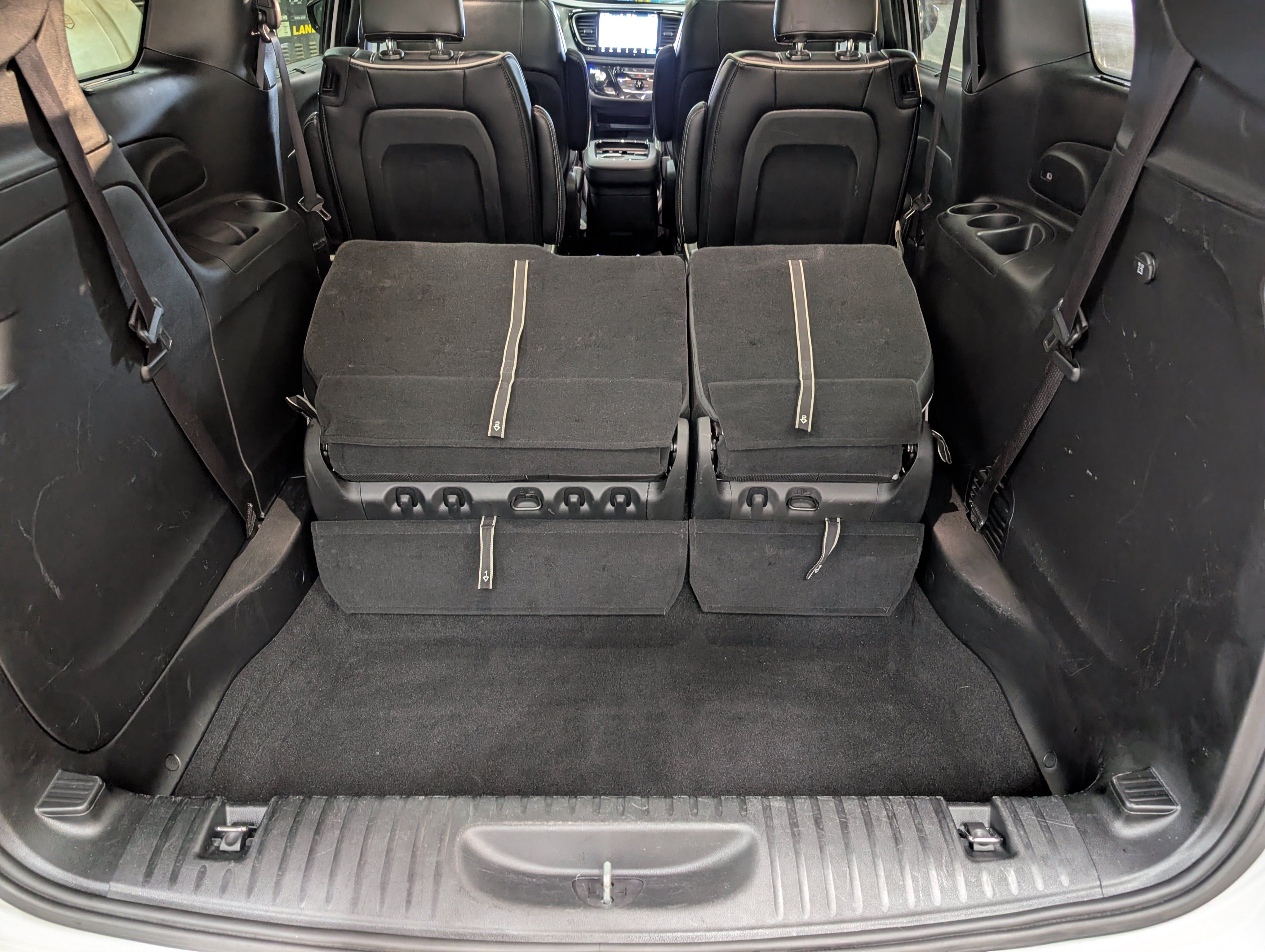 Used 2025 Chrysler Pacifica Limited FWD image 22