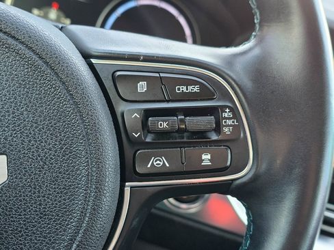 Used 2022 Kia Niro EX Premium w/ Cold Weather Package image 22