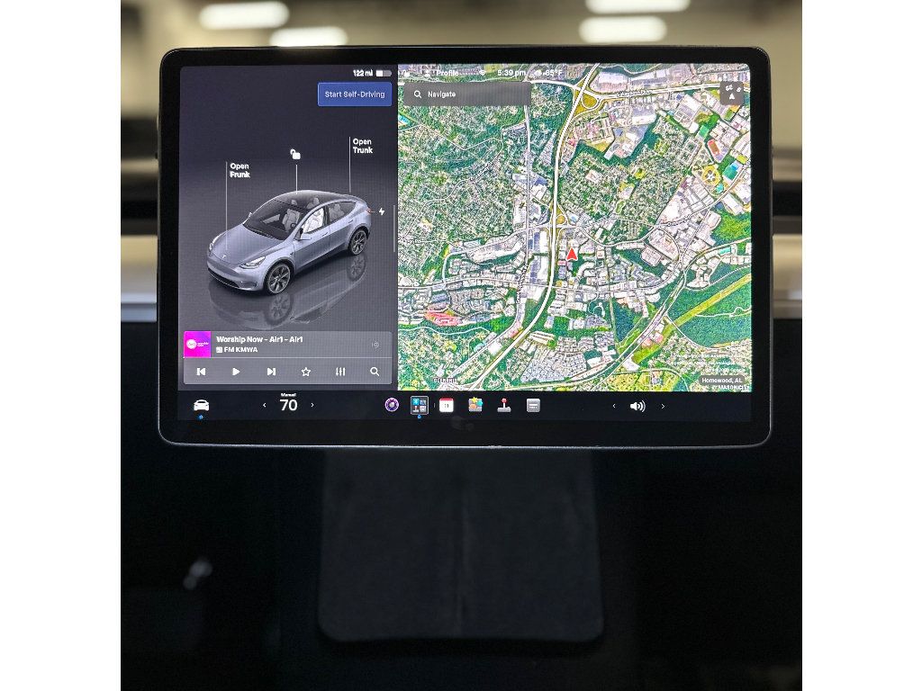 Used 2024 Tesla Model Y Long Range AWD/4WD image 34