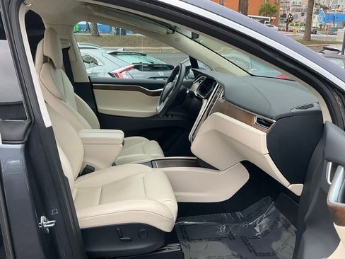 Used 2017 Tesla Model X 75D image 60