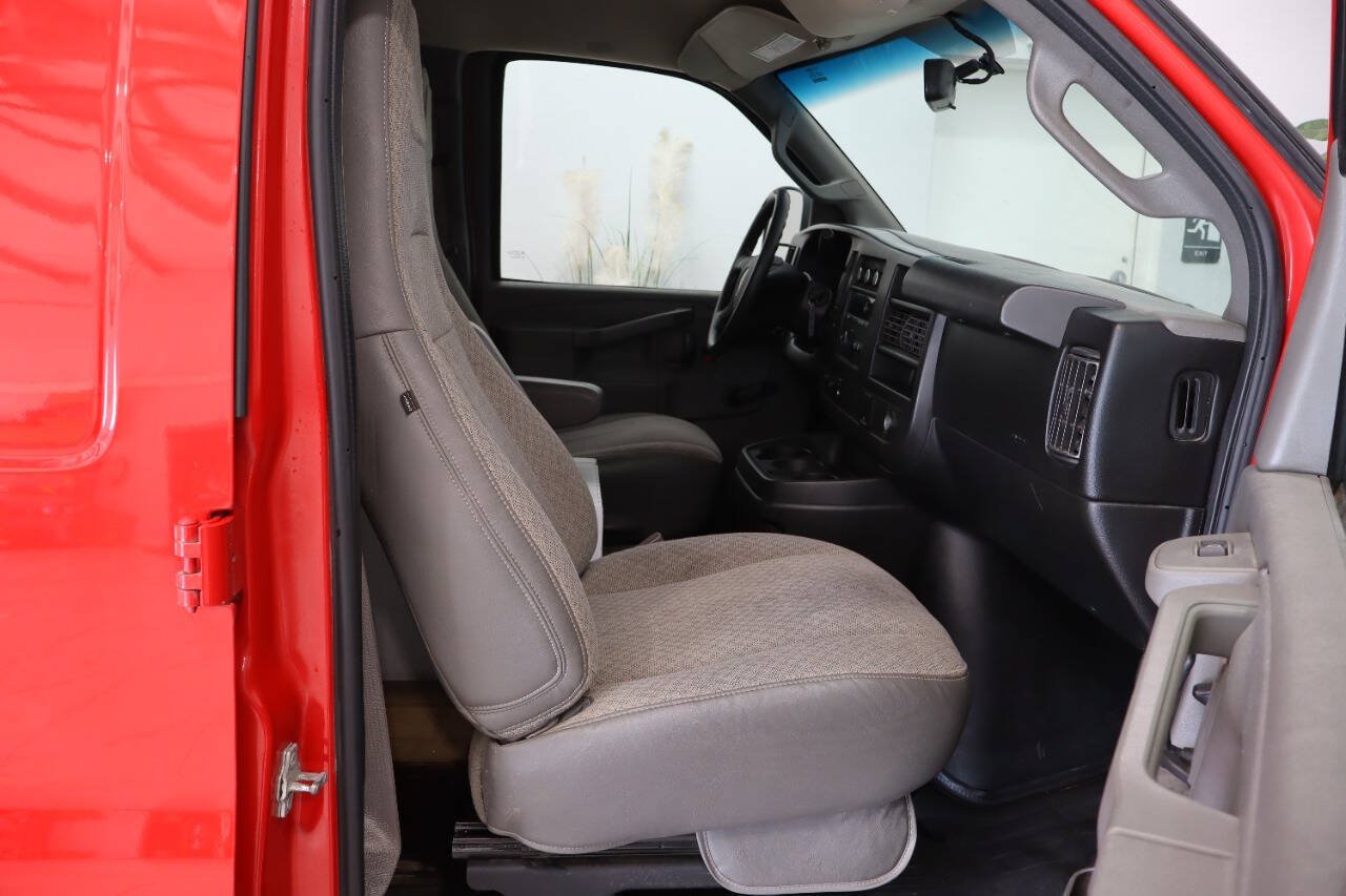 Used 2017 GMC Savana 3500 RWD image 8