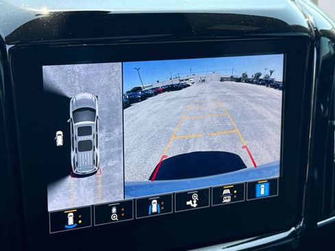 Used 2023 Chevrolet Traverse RS AWD/4WD image 39