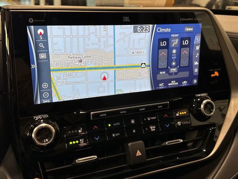 Used 2020 Toyota Highlander Limited image 25