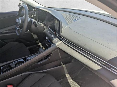 Used 2024 Hyundai Elantra Blue FWD image 19