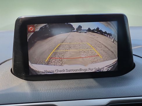 Used 2018 MAZDA MAZDA3 Touring FWD image 18