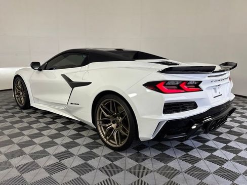 Used 2024 Chevrolet Corvette Stingray Premium Cpe w/ Z51 Performance Package RWD image 34