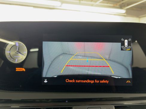 Used 2024 Lexus ES 300h w/ Premium Package image 26