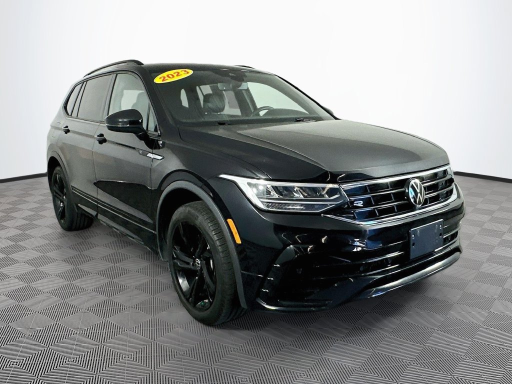 Used 2023 Volkswagen Tiguan SE R-Line AWD/4WD image 3