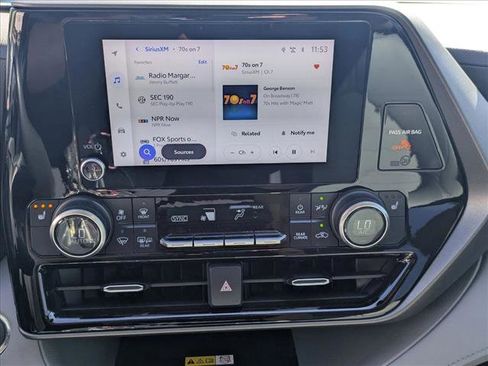 Used 2023 Toyota Highlander XLE image 12