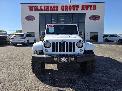 Used 2015 Jeep Wrangler Unlimited Sahara image 2