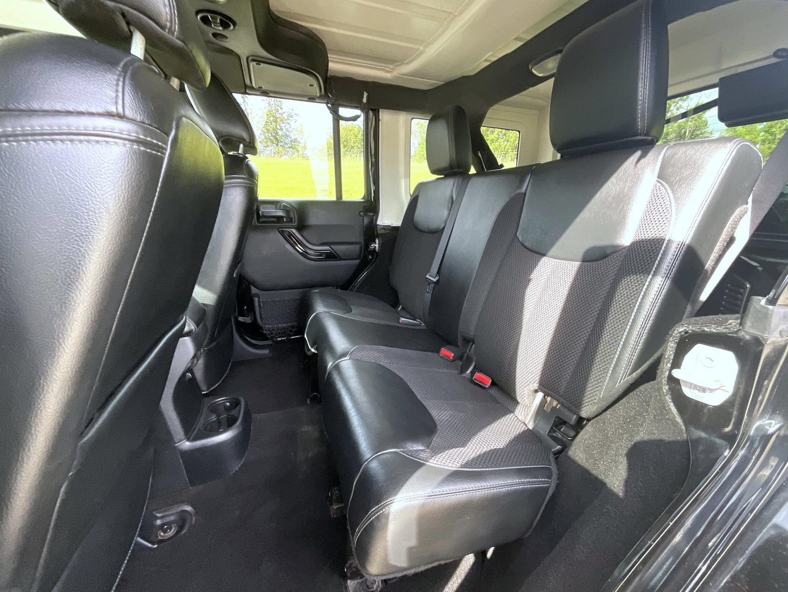 Used 2017 Jeep Wrangler Unlimited Sahara AWD/4WD image 19