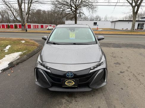 Used 2020 Toyota Prius Prime XLE image 2