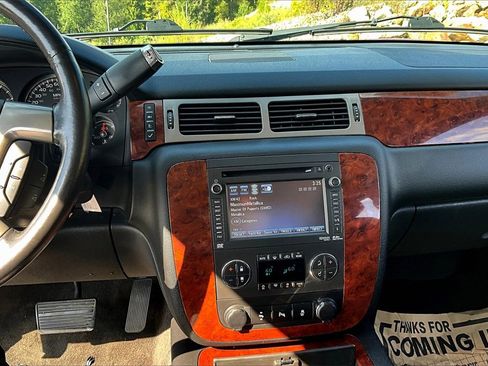 Used 2014 Chevrolet Suburban LTZ image 31