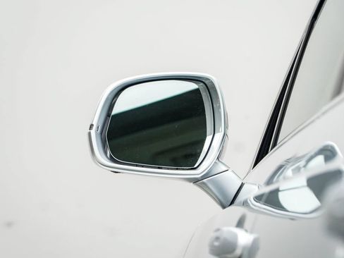 Used 2021 Bentley Bentayga AWD/4WD image 15
