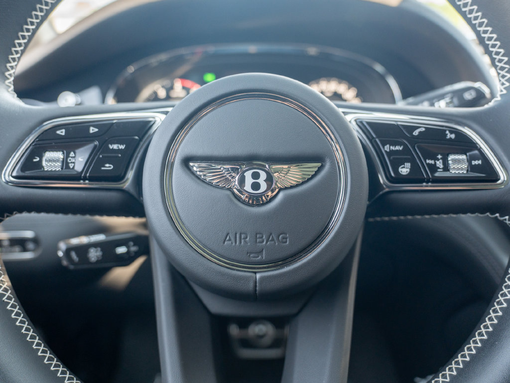 Used 2024 Bentley Bentayga Extended Wheelbase AWD/4WD image 16