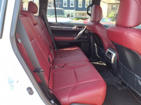 Used 2021 Lexus GX 460 Luxury w/ Accessory Package AWD/4WD image 15