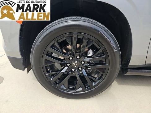 Used 2023 Chevrolet Suburban Premier w/ Premium Package 2 AWD/4WD image 34