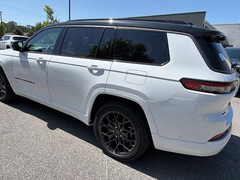 New 2026 Jeep Grand Cherokee L Summit w/ Obsidian Package AWD/4WD image 10