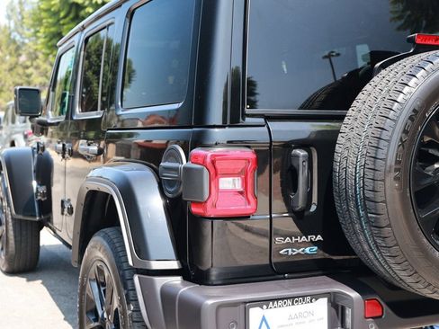 Used 2025 Jeep Wrangler Unlimited Sahara w/ Safety Group AWD/4WD image 13