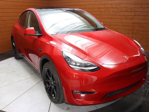 Used 2023 Tesla Model Y Long Range image 11