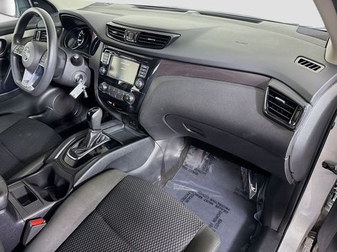 Used 2021 Nissan Rogue Sport S image 29