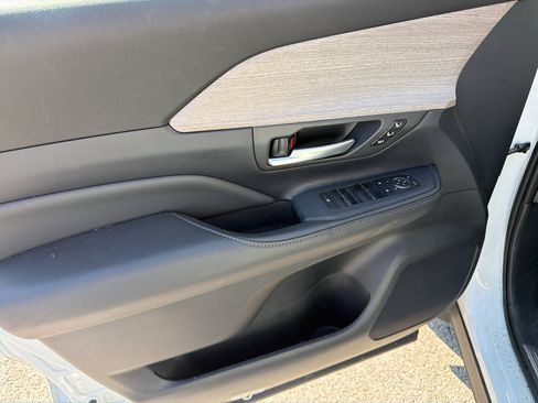 Used 2025 Toyota Grand Highlander AWD Hybrid image 13