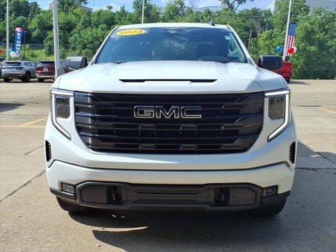 Used 2023 GMC Sierra 1500 Elevation w/ X31 Off-Road Package AWD/4WD image 3