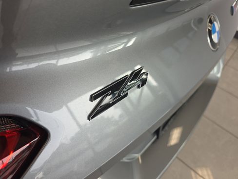 Used 2025 BMW Z4 M40i w/ Premium Package image 5