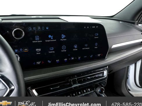 Certified 2025 Chevrolet Traverse LT FWD image 12