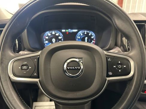 Used 2020 Volvo XC60 T6 Momentum image 24