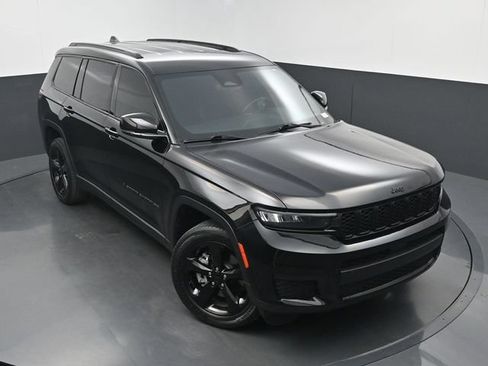 Used 2021 Jeep Grand Cherokee L Laredo RWD image 38