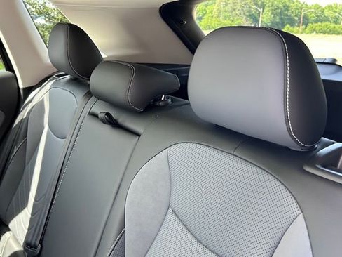 New 2026 Volkswagen Tiguan SE FWD image 22