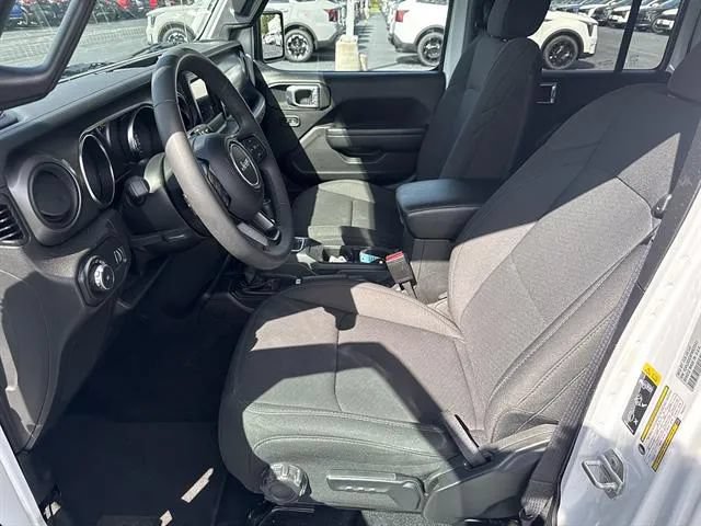 Used 2023 Jeep Wrangler Unlimited Sport AWD/4WD image 9