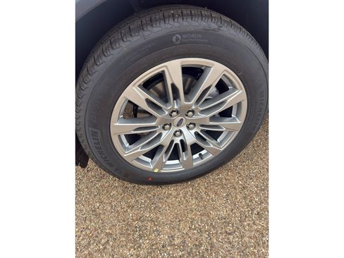 New 2026 Ford Explorer Platinum image 9