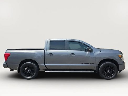 Used 2019 Nissan Titan SV w/ SV Convenience Package RWD image 9