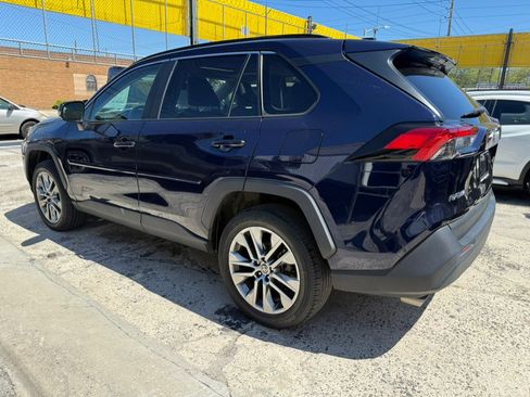 Used 2022 Toyota RAV4 XLE Premium AWD/4WD image 6