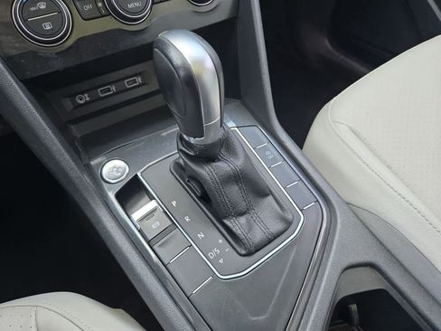 Used 2018 Volkswagen Tiguan SE image 30
