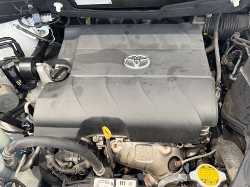 Used 2014 Toyota Sienna LE FWD image 30