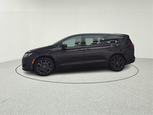 Used 2019 Chrysler Pacifica Touring Plus w/ Advanced Safetytec Group image 4