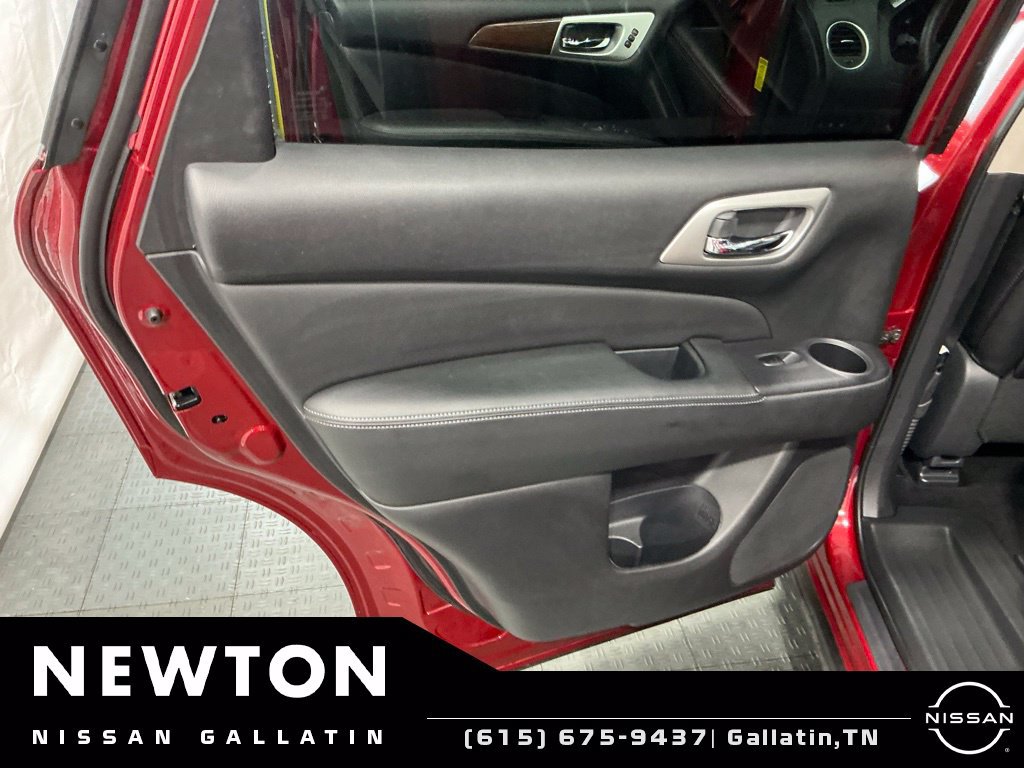 Used 2020 Nissan Pathfinder Platinum AWD/4WD image 37