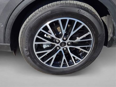 Certified 2024 Ford Escape SE w/ PHEV Premium Package image 23