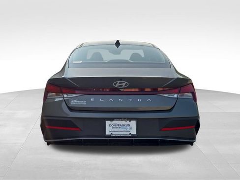 New 2026 Hyundai Elantra SE FWD image 4