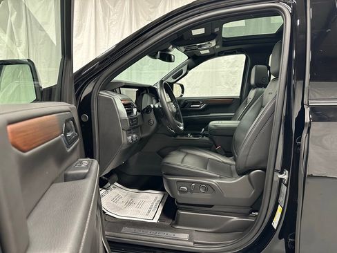 Used 2025 GMC Yukon XL Denali w/ Sun & Power Step Package image 10